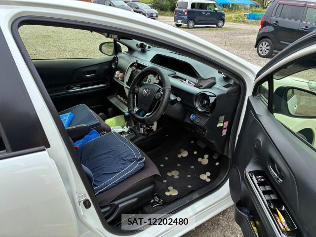 Toyota AQUA 2018-11 8284223-3