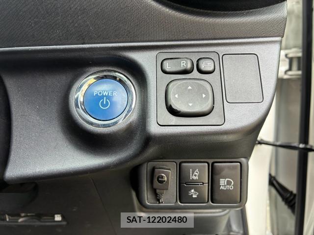 Toyota AQUA 2018-11 8284223-6
