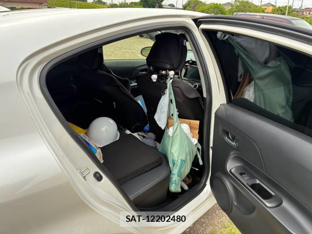 Toyota AQUA 2018-11 8284223-8