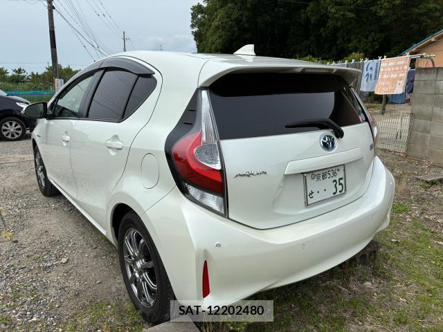 Toyota AQUA 2018-11 8284223-9