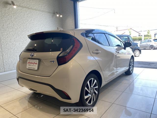 Toyota AQUA 2021-10 8284335-1