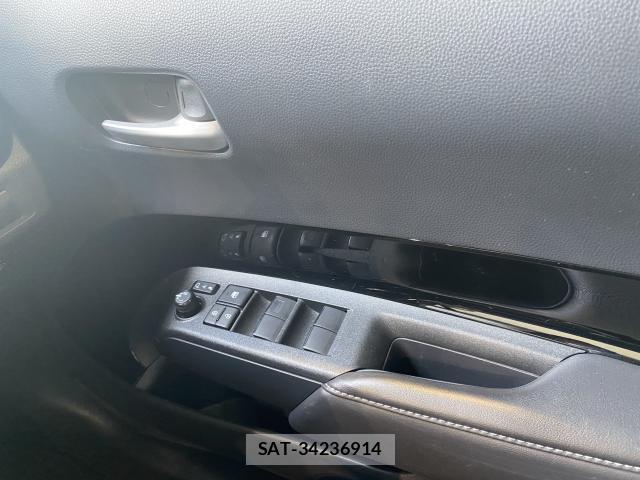 Toyota AQUA 2021-10 8284335-12