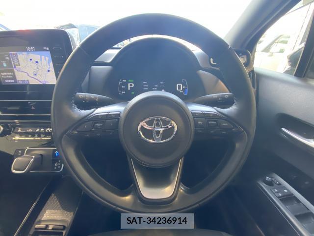 Toyota AQUA 2021-10 8284335-3