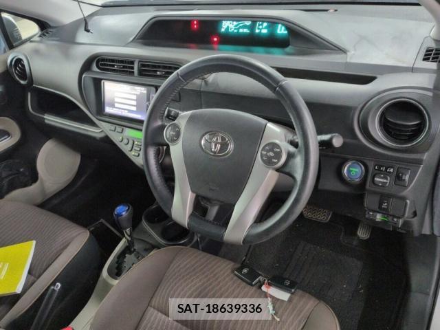 Toyota AQUA 2013-07 8284546-2