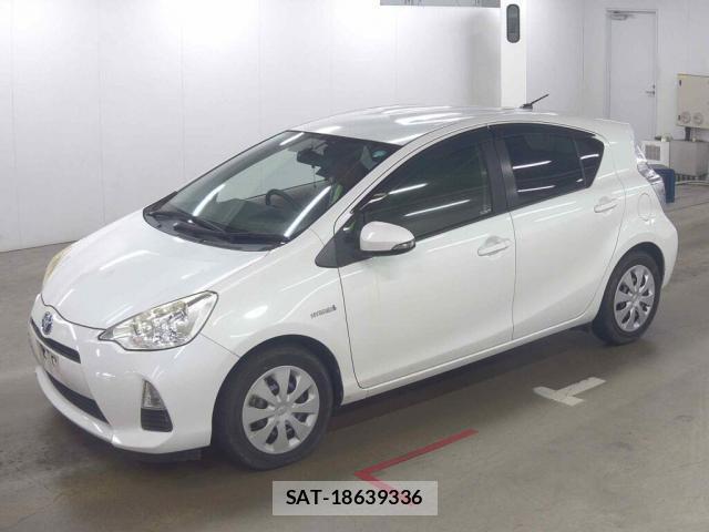 Toyota AQUA 2013-07 8284546-4
