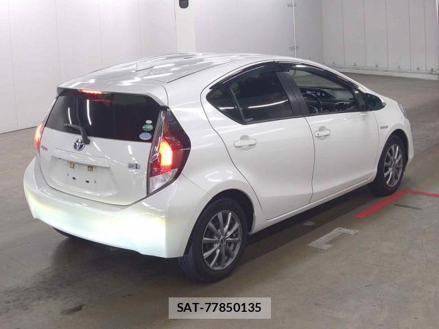 Toyota AQUA 2015-07 8284549-1