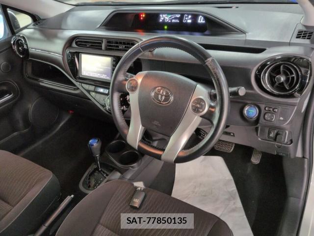 Toyota AQUA 2015-07 8284549-2