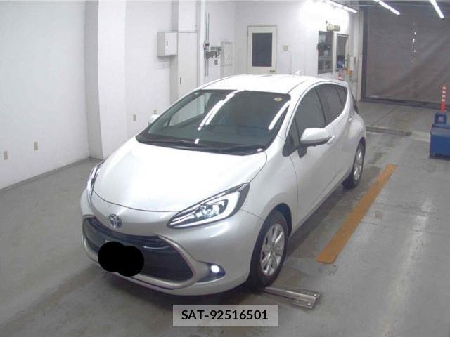 Toyota AQUA 2025-09 8284774-0