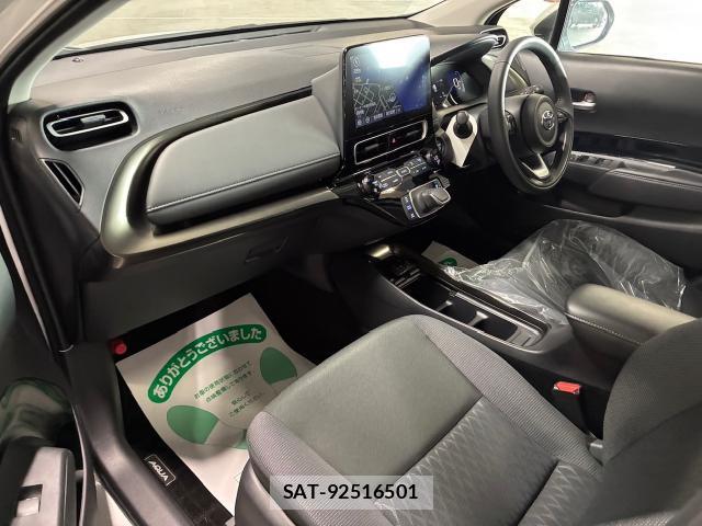 Toyota AQUA 2025-09 8284774-11