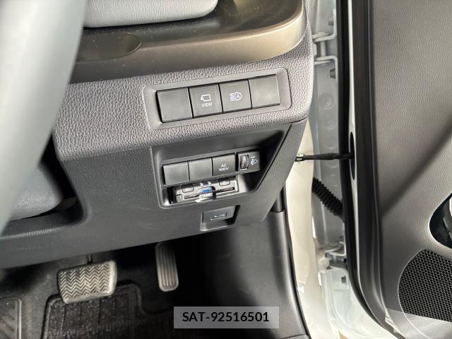 Toyota AQUA 2025-09 8284774-17