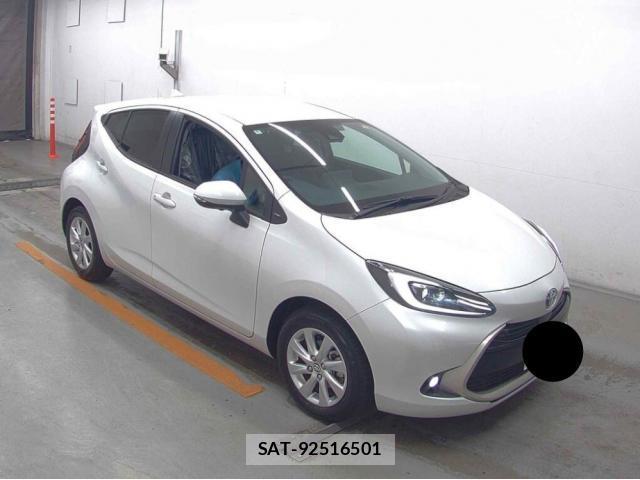 Toyota AQUA 2025-09 8284774-3