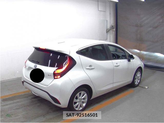 Toyota AQUA 2025-09 8284774-4