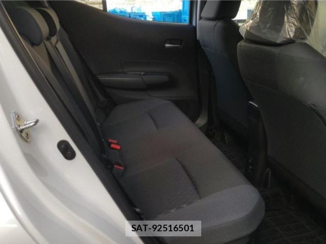 Toyota AQUA 2025-09 8284774-5