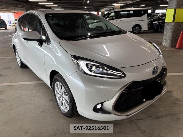 Toyota AQUA 2025-09 8284774-6