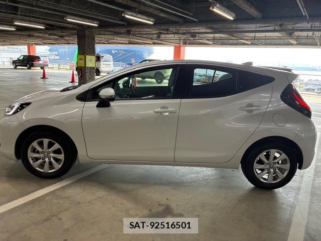 Toyota AQUA 2025-09 8284774-8