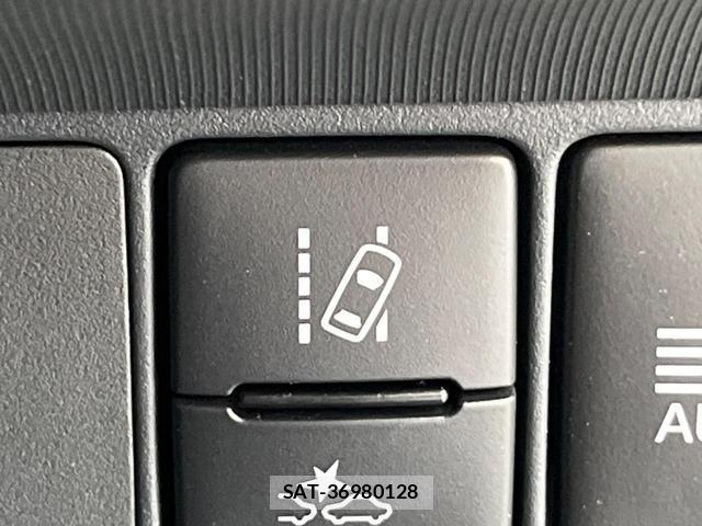 Toyota AQUA 2021-06 8284928-6