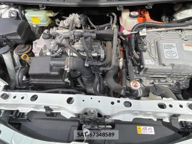 Toyota AQUA 2018-02 8284950-17