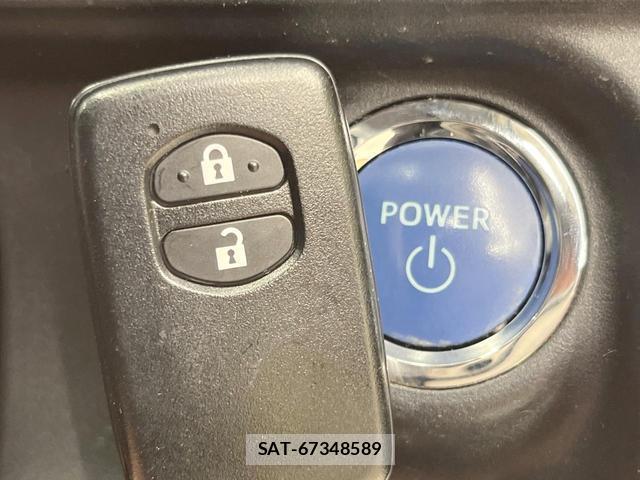 Toyota AQUA 2018-02 8284950-4