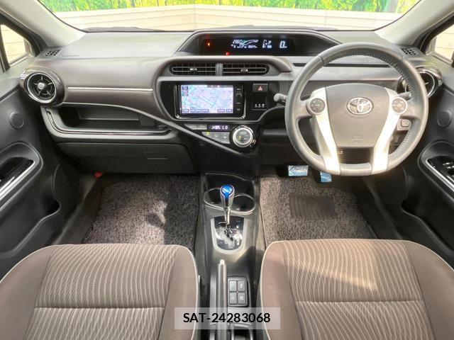 Toyota AQUA 2015-10 8284960-1