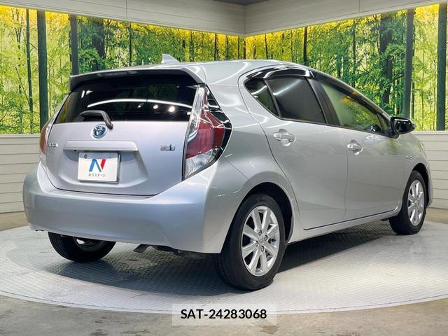 Toyota AQUA 2015-10 8284960-16