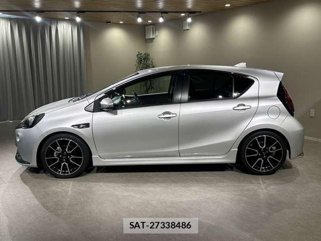 Toyota AQUA 2016-04 8285081-10