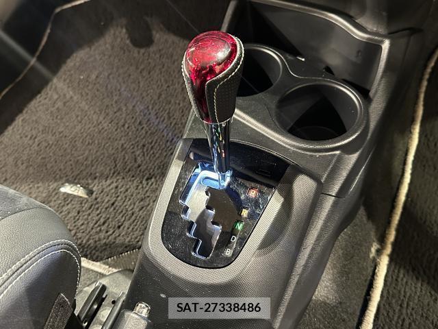 Toyota AQUA 2016-04 8285081-15