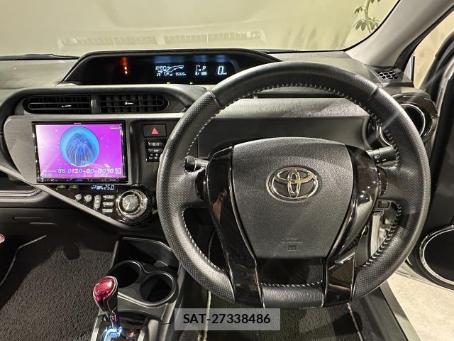 Toyota AQUA 2016-04 8285081-17