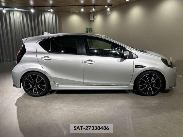 Toyota AQUA 2016-04 8285081-3