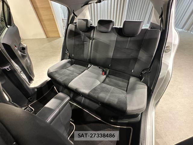 Toyota AQUA 2016-04 8285081-6