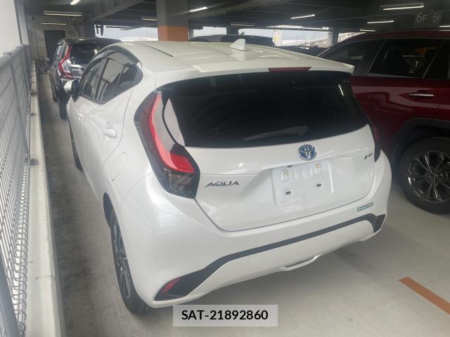Toyota AQUA 2024-07 8285377-1