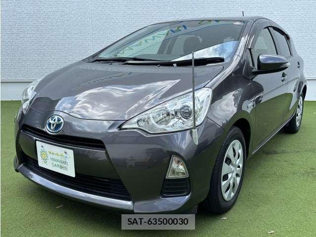 Toyota AQUA 2012-12 8285481-0