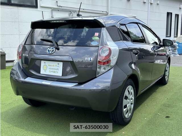 Toyota AQUA 2012-12 8285481-1