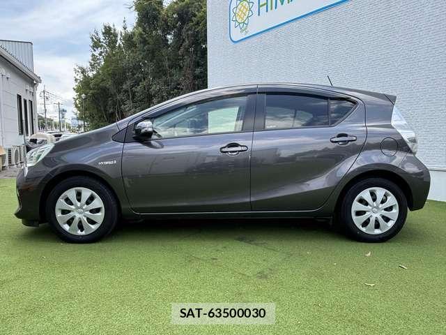 Toyota AQUA 2012-12 8285481-14