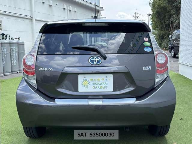 Toyota AQUA 2012-12 8285481-16