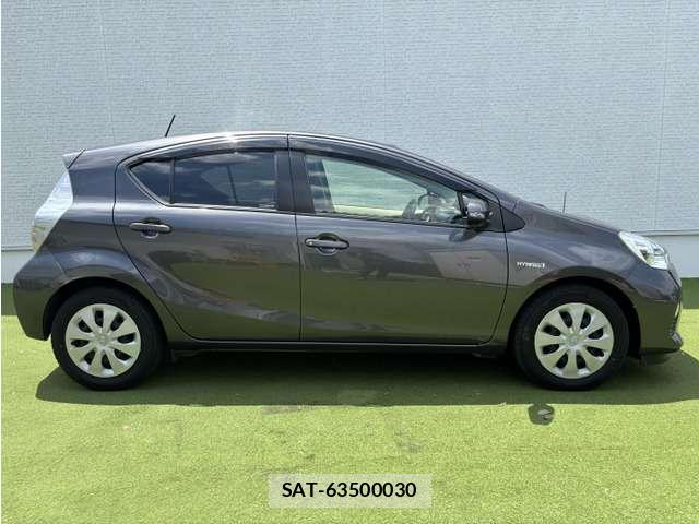 Toyota AQUA 2012-12 8285481-17