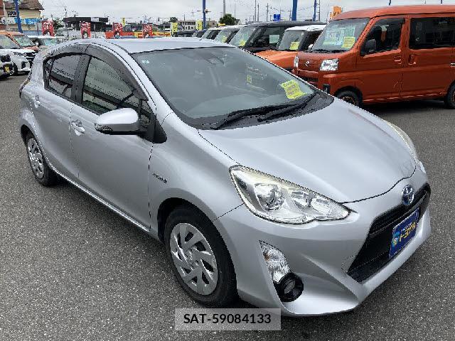Toyota AQUA 2015-12 8285588-2