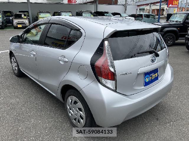 Toyota AQUA 2015-12 8285588-4