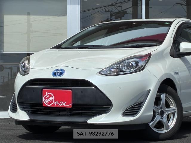 Toyota AQUA 2018-08 8285602-1