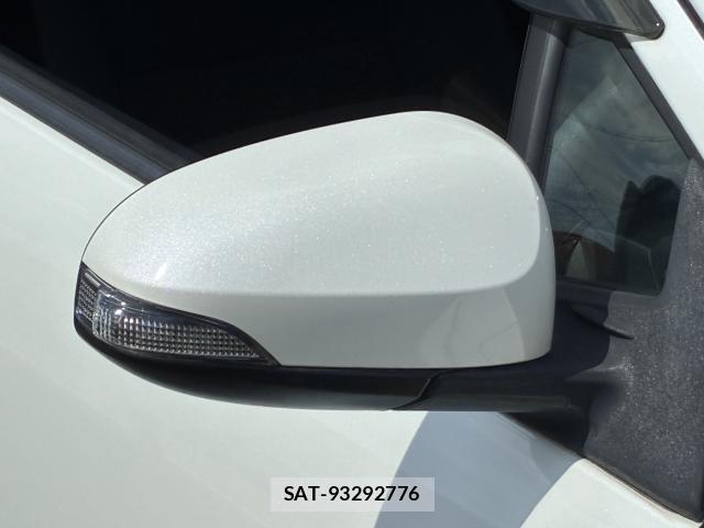 Toyota AQUA 2018-08 8285602-11