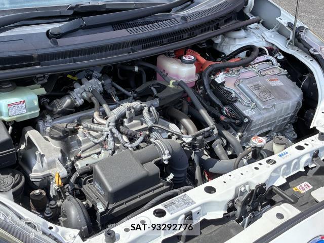Toyota AQUA 2018-08 8285602-12