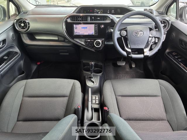 Toyota AQUA 2018-08 8285602-13