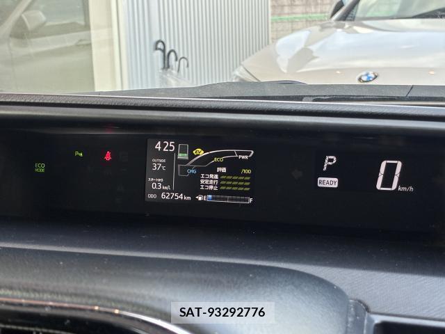 Toyota AQUA 2018-08 8285602-18