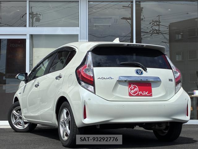 Toyota AQUA 2018-08 8285602-7