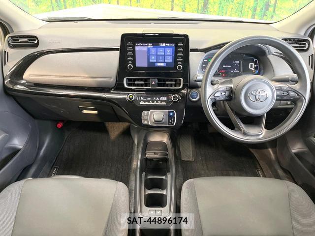 Toyota AQUA 2022-07 8285617-1