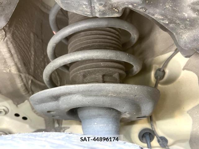 Toyota AQUA 2022-07 8285617-17