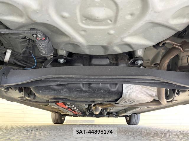 Toyota AQUA 2022-07 8285617-18