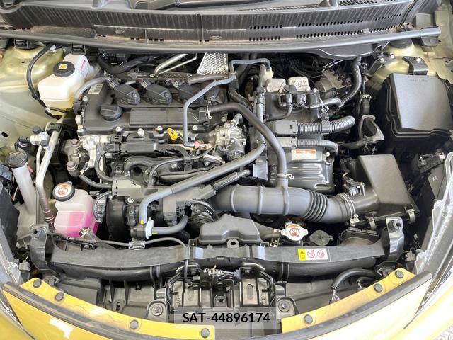 Toyota AQUA 2022-07 8285617-19