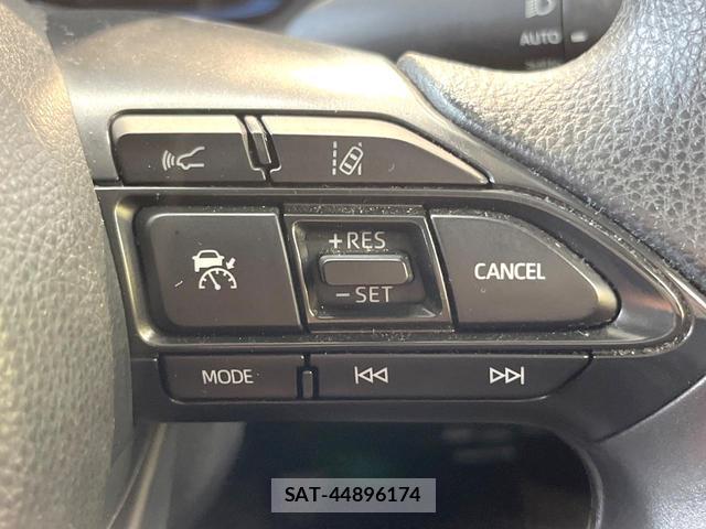 Toyota AQUA 2022-07 8285617-4