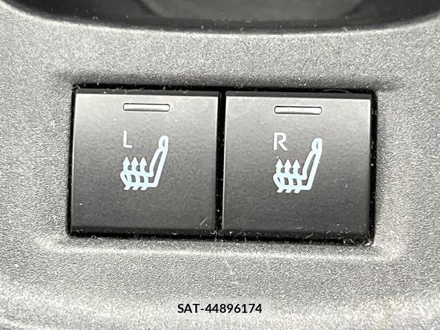 Toyota AQUA 2022-07 8285617-5