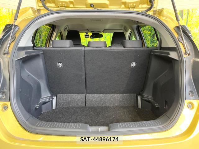 Toyota AQUA 2022-07 8285617-9